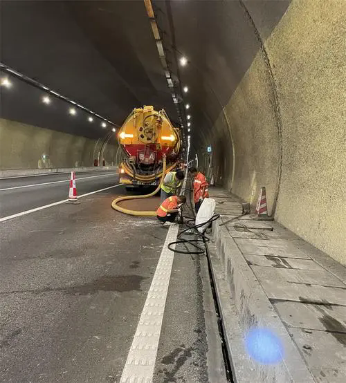 道孚隧道排水渠清淤